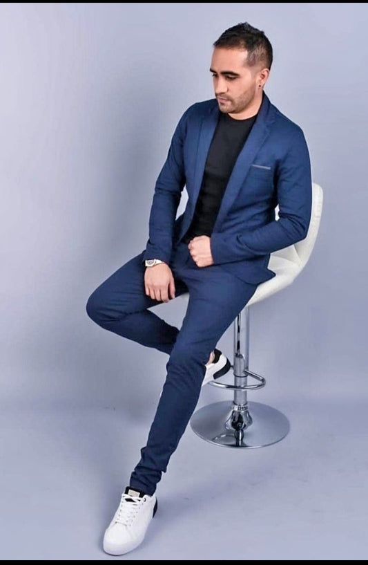 Luce Profesional y Moderna: Conjunto Estilizado de Blazer, Pantalón y Camisa